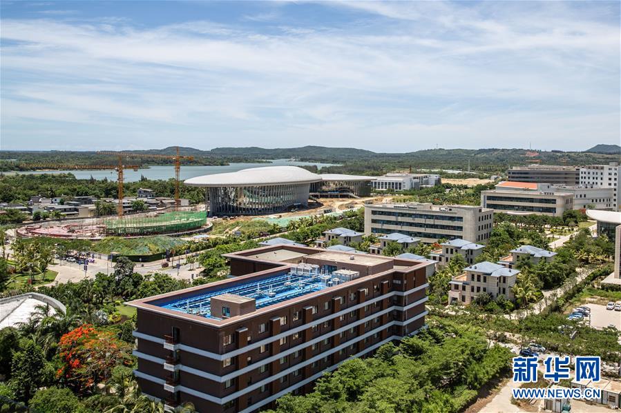 （在習近平新時代中國特色社會主義思想指引下&mdash;&mdash;新時代新作為新篇章&middot;習近平總書記關(guān)切事&middot;圖文互動）（13）感受開放新魅力&mdash;&mdash;海南自由貿(mào)易港建設(shè)開局觀察