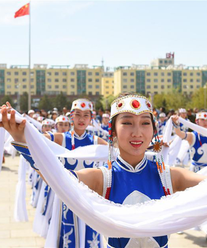 內(nèi)蒙古群眾慶&ldquo;雙節(jié)&rdquo;