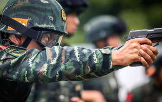 特戰(zhàn)隊員練就&ldquo;快槍手&rdquo; 5發(fā)子彈3秒內(nèi)出膛