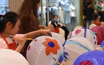 重慶百余小朋友共畫&ldquo;團(tuán)圓&rdquo;迎中秋