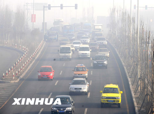 霧霾天氣開車霧燈雙閃綜合使用