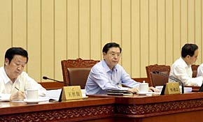 十二屆全國人大常委會第三次會議舉行第二次全體會議