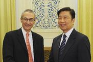李源潮會見美國進步中心主席波德斯塔