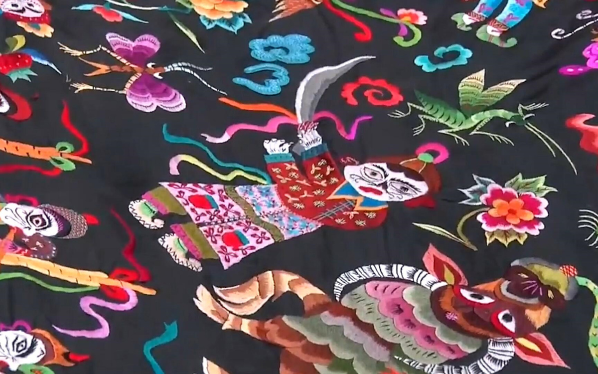 苗繡繡品慢慢得到市場認可，回鄉(xiāng)的繡娘逐漸多了起來