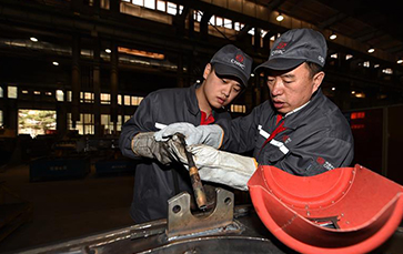 &ldquo;工人院士&rdquo;李萬(wàn)君：大國(guó)工匠為中國(guó)夢(mèng)提速