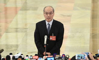 司法部部長(zhǎng)接受采訪(fǎng)