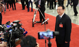 文化部部長(zhǎng)接受采訪(fǎng)