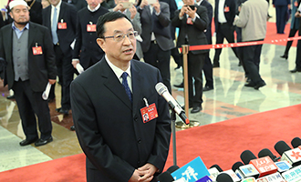 文化部部長(zhǎng)雒樹(shù)剛接受采訪(fǎng)