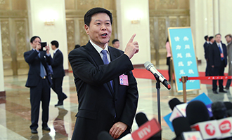 國(guó)家稅務(wù)總局局長(zhǎng)王軍接受采訪(fǎng)