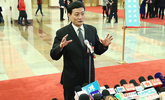 國(guó)資委主任肖亞慶接受采訪(fǎng)