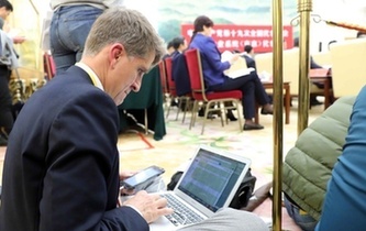 在你看不見的角落，中外記者這樣工作