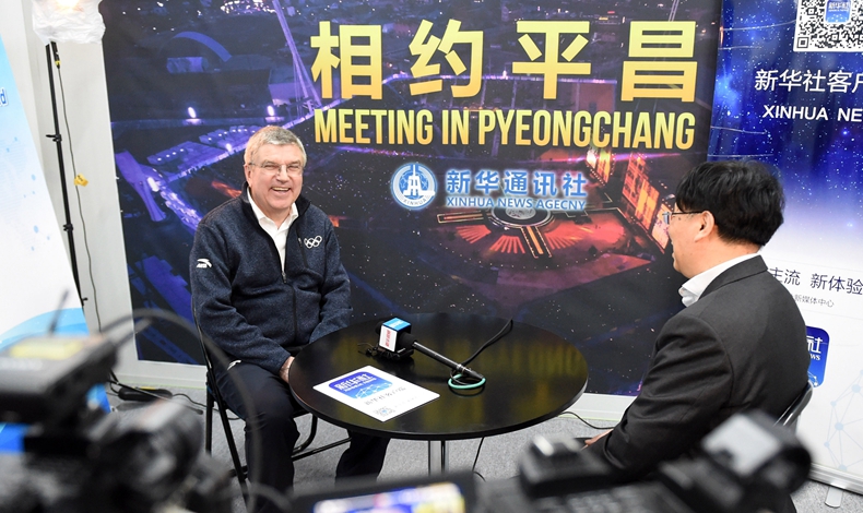 巴赫看望新華社平昌冬奧前方報(bào)道團(tuán) 現(xiàn)學(xué)中文"春節(jié)快樂",向中國(guó)人民致以新春?jiǎn)柡? /></a></p>
<p class=