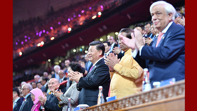 習近平和彭麗媛同外方領(lǐng)導(dǎo)人夫婦共同出席亞洲文化嘉年華活動