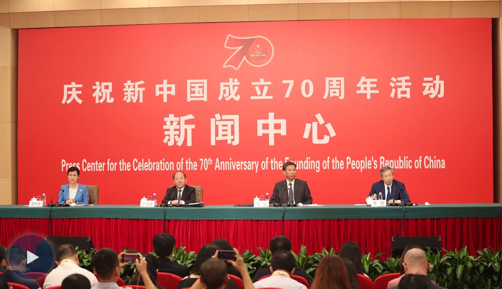 以新發(fā)展理念為引領(lǐng)，推進(jìn)中國(guó)經(jīng)濟(jì)平穩(wěn)健康可持續(xù)發(fā)展