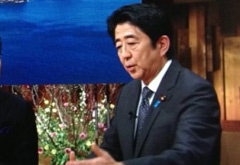 安倍搬起石頭要砸誰的腳？