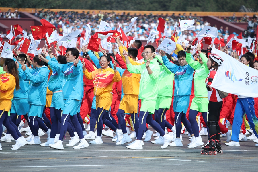 群眾大游行，歡樂的海洋！