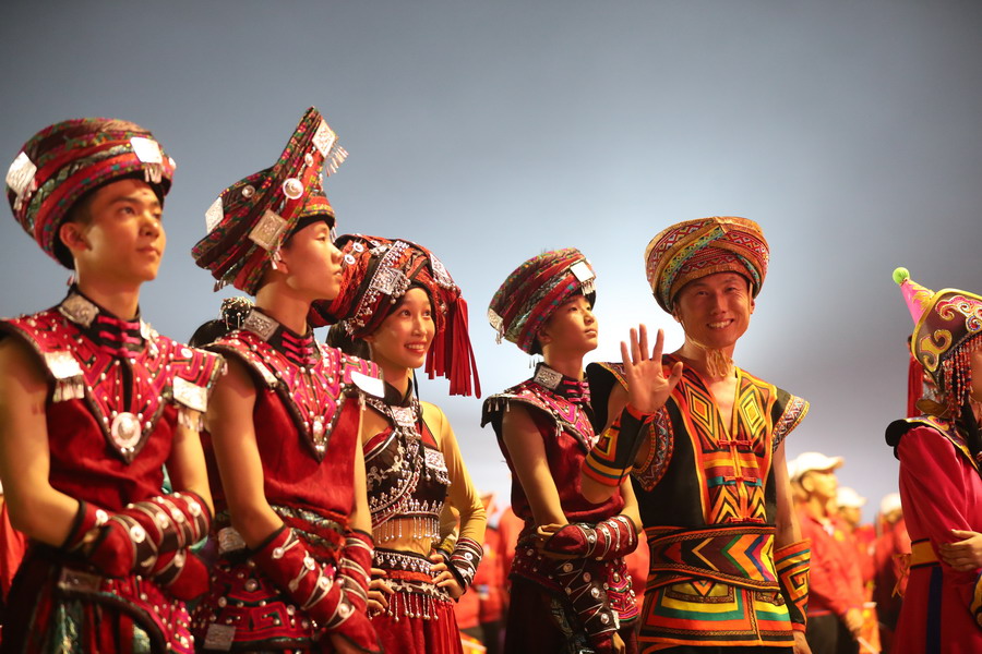 好兒好女好家園，齊心奔小康，共圓中國夢