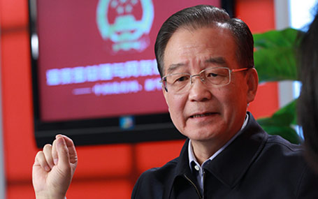 溫家寶總理接受中國(guó)政府網(wǎng)、新華網(wǎng)聯(lián)合專(zhuān)訪并與網(wǎng)友在線(xiàn)交流