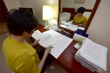 薛海英代表：關注農民工權益和城市環(huán)境