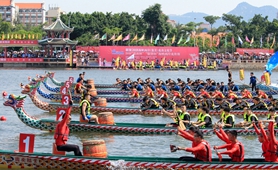 2018海峽兩岸龍舟賽開幕，53支隊伍競渡   組圖