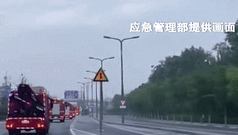 暴雨中 他們&ldquo;逆流而上&rdquo;：跨省救援！7省1800名消防員增援河南