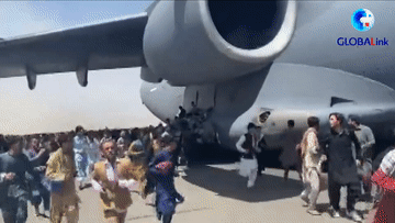 全球連線丨慘劇！喀布爾機(jī)場現(xiàn)場