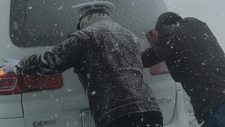 &ldquo;冰雕&rdquo;交警找到了！致敬戰(zhàn)斗在抗風(fēng)雪一線的交警