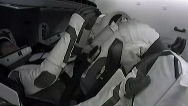 美國載人&ldquo;龍&rdquo;飛船與國際空間站完成對(duì)接