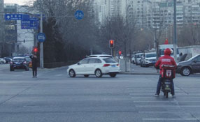 瘋狂&rdquo;外賣 板子應(yīng)該打在誰(shuí)身上？