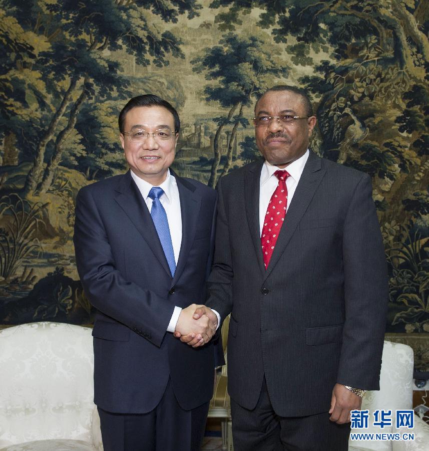 5月4日，中國國務(wù)院總理李克強(qiáng)在亞的斯亞貝巴與埃塞俄比亞總理海爾馬里亞姆舉行會談。  新華社記者 王曄 攝