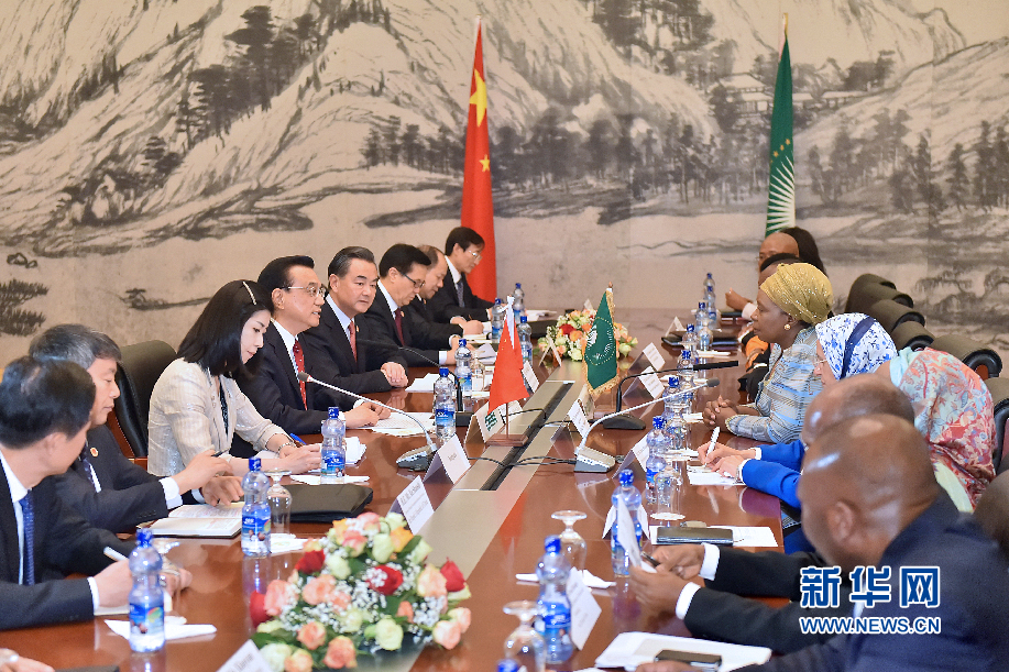 5月5日，中國國務院總理李克強在亞的斯亞貝巴非洲聯(lián)盟總部會見非盟委員會主席祖馬。 新華社記者李濤攝