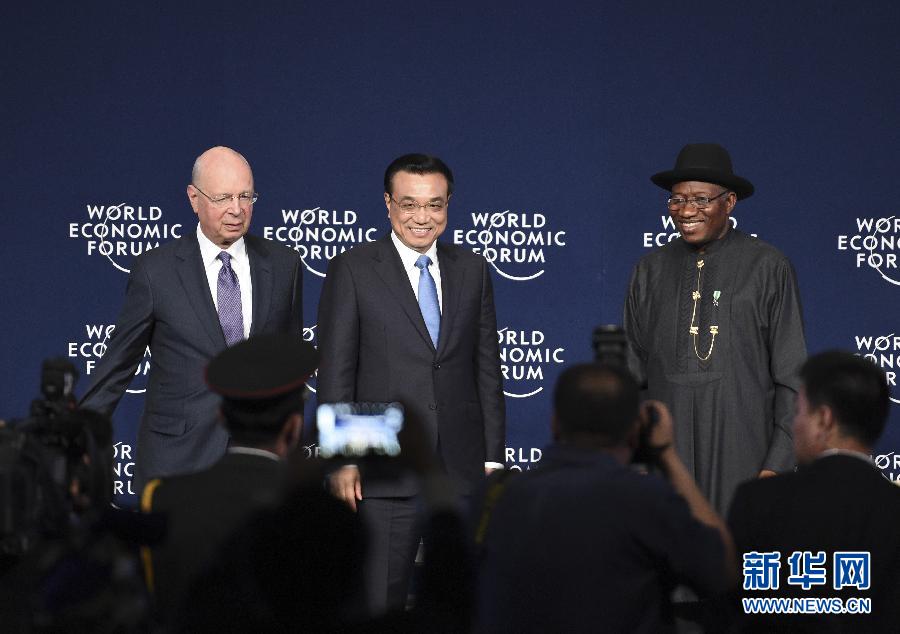 5月8日，中國國務(wù)院總理李克強(qiáng)在阿布賈出席第24屆世界經(jīng)濟(jì)論壇非洲峰會全會，發(fā)表題為《共同推動非洲發(fā)展邁上新臺階》的特別致辭。新華社記者 李學(xué)仁 攝 