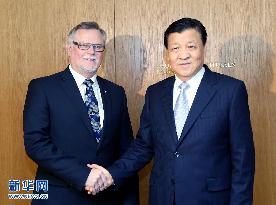 6月14日，中共中央政治局常委、中央書記處書記劉云山在芬蘭羅瓦涅米會見羅瓦涅米市長羅特沃寧。 新華社記者姚大偉攝