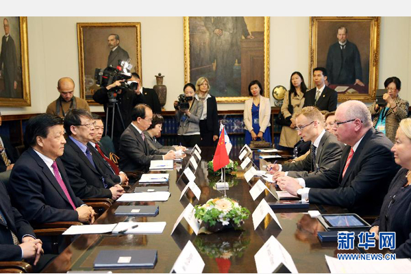 6月13日，中共中央政治局常委、中央書記處書記劉云山在赫爾辛基會(huì)見芬蘭議長(zhǎng)海內(nèi)盧奧馬。 新華社記者姚大偉攝