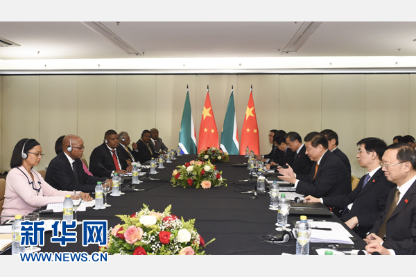 7月14日，國(guó)家主席習(xí)近平在巴西福塔萊薩會(huì)見(jiàn)南非總統(tǒng)祖馬。新華社記者 李學(xué)仁 攝