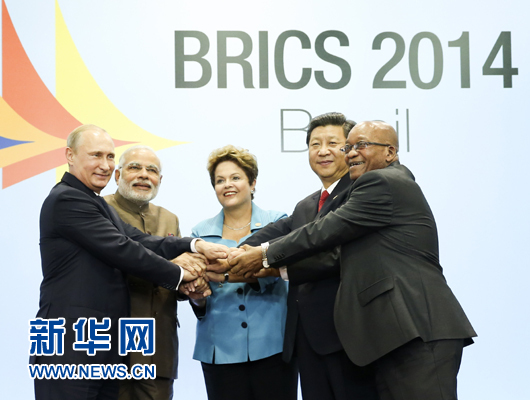 這是習(xí)近平同出席會(huì)晤的巴西總統(tǒng)羅塞夫、俄羅斯總統(tǒng)普京、印度總理莫迪、南非總統(tǒng)祖馬合影。新華社記者 蘭紅光 攝