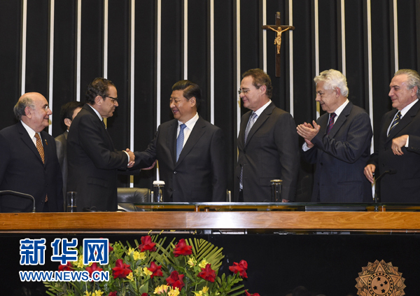 7月16日，國家主席習(xí)近平在巴西國會發(fā)表《弘揚傳統(tǒng)友好共譜合作新篇》的演講。 新華社記者 李學(xué)仁 攝 