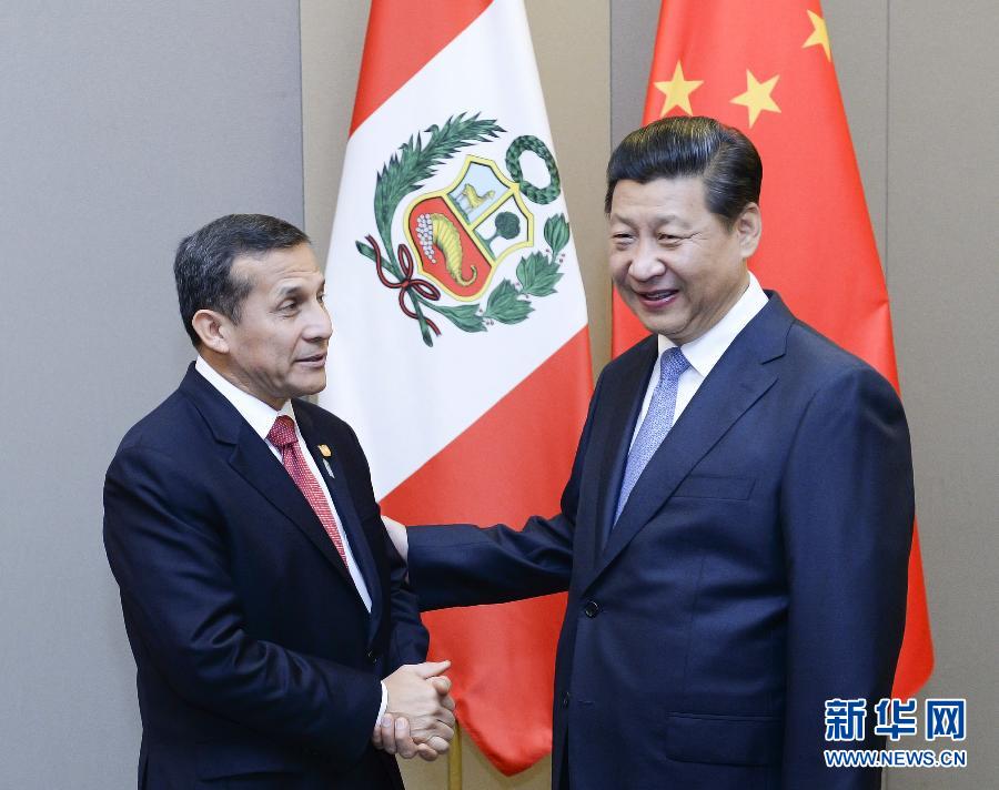 7月16日，國(guó)家主席習(xí)近平在巴西首都巴西利亞會(huì)見(jiàn)秘魯總統(tǒng)烏馬拉。新華社記者 劉建生 攝 