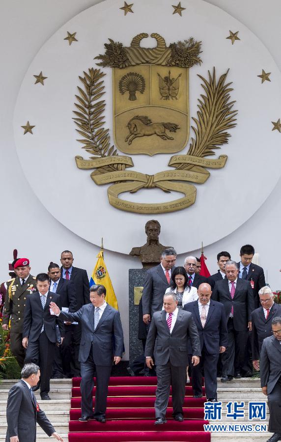 當(dāng)?shù)貢r(shí)間7月21日，國(guó)家主席習(xí)近平在加拉加斯會(huì)見(jiàn)委內(nèi)瑞拉全國(guó)代表大會(huì)主席卡韋略。 新華社記者 王曄 攝