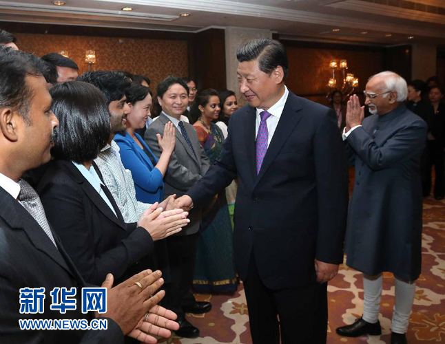 9月18日，國家主席習(xí)近平在印度世界事務(wù)委員會(huì)發(fā)表題為《攜手追尋民族復(fù)興之夢(mèng)》的重要演講。演講結(jié)束后，習(xí)近平接見中印兩國青年代表。新華社記者 龐興雷 攝