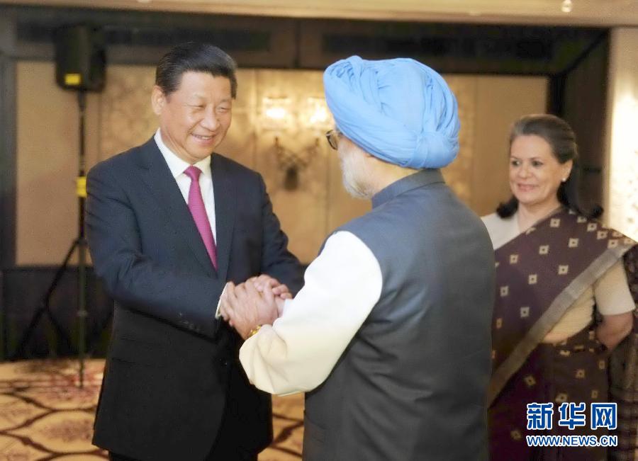 9月19日，國家主席習(xí)近平在新德里會(huì)見印度國大黨主席索尼婭&middot;甘地和前總理辛格。 新華社記者張鐸攝
