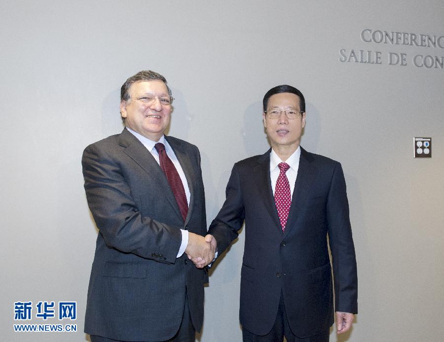 9月23日，正在紐約出席聯(lián)合國(guó)氣候峰會(huì)的國(guó)家主席習(xí)近平特使、國(guó)務(wù)院副總理張高麗在紐約聯(lián)合國(guó)總部會(huì)見(jiàn)歐盟委員會(huì)主席巴羅佐。新華社記者 王曄 攝 