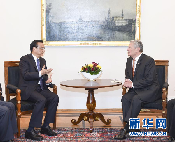 10月10日，國務(wù)院總理李克強在柏林會見德國總統(tǒng)高克。 新華社記者 李學仁 攝