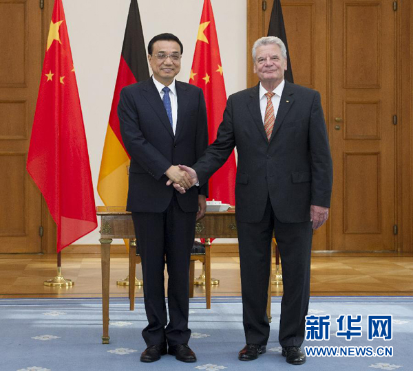 10月10日，國務(wù)院總理李克強在柏林會見德國總統(tǒng)高克。 新華社記者 王曄 攝 