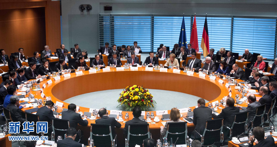 10月10日，中國(guó)國(guó)務(wù)院總理李克強(qiáng)在柏林與德國(guó)總理默克爾共同主持第三輪中德政府磋商。 新華社記者 李學(xué)仁 攝 