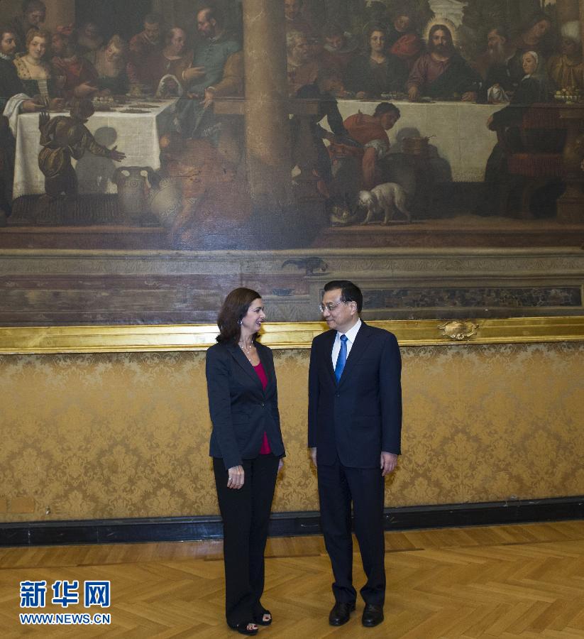 10月15日，中國國務(wù)院總理李克強(qiáng)在羅馬會見意大利眾議長博爾德里尼。 新華社記者王曄攝 