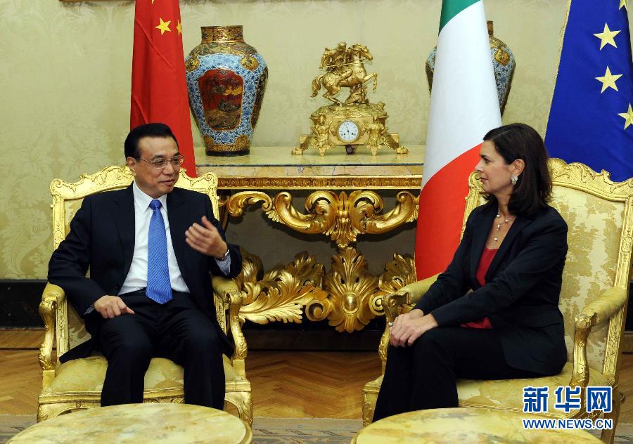 10月15日，中國國務(wù)院總理李克強(qiáng)在羅馬會見意大利眾議長博爾德里尼。 新華社記者饒愛民攝