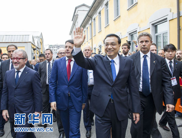 10月16日，中國(guó)國(guó)務(wù)院總理李克強(qiáng)在米蘭與意大利總理倫齊共同出席第五屆中意創(chuàng)新合作周大會(huì)并致辭。這是李克強(qiáng)抵達(dá)位于米蘭理工大學(xué)的會(huì)場(chǎng)。新華社記者王曄攝