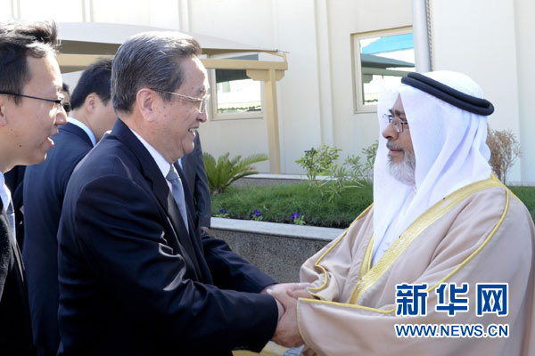 11月6日，正在巴林進(jìn)行正式友好訪問(wèn)的全國(guó)政協(xié)主席俞正聲在麥納麥會(huì)見(jiàn)巴林國(guó)民議會(huì)議長(zhǎng)兼眾議長(zhǎng)扎赫拉尼。 新華社記者 張鐸 攝