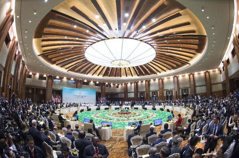  11月13日，中國國務(wù)院總理李克強(qiáng)在緬甸內(nèi)比都出席第九屆東亞峰會。 新華社記者 王曄 攝